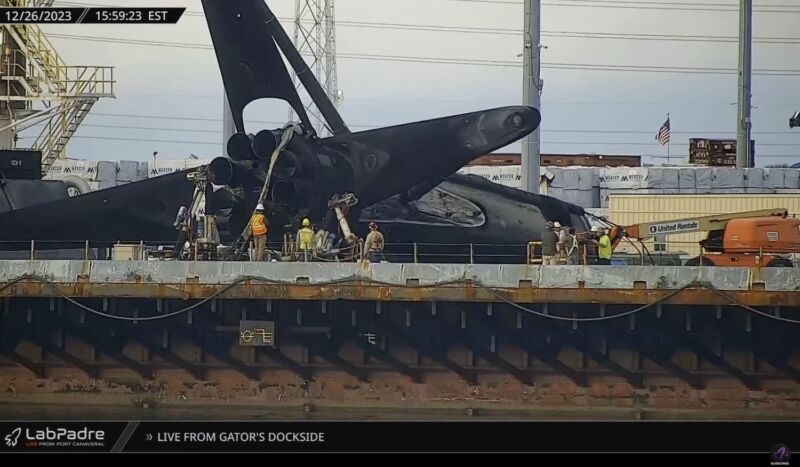 Salah satu roket paling bersejarah di armada SpaceX jatuh pada Hari Natal saat kembali ke Cape Canaveral, Florida, setelah misi sebelumnya.