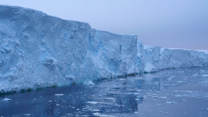 "Gletser Kiamat" mencair dengan cepat.  Para ilmuwan sekarang memiliki bukti kapan hal itu dimulai dan mengapa