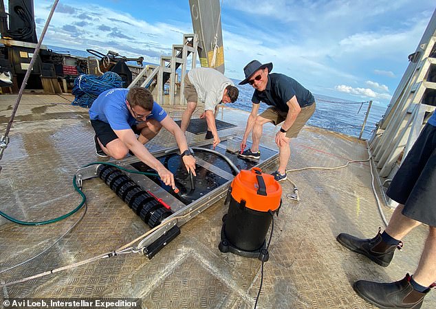 Sepanjang dua minggu perjalanan mereka di Pasifik musim panas lalu, tim Galileo memindai dasar laut untuk mencari puing-puing dari benda mirip meteorit tersebut.