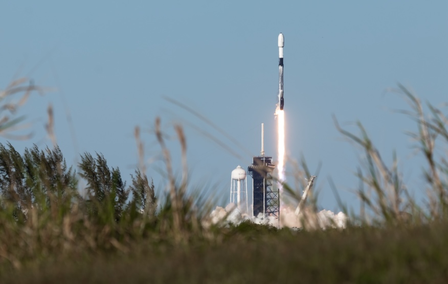 Misi Eutelsat menandai kemungkinan hari peluncuran triple Falcon 9 yang pertama untuk SpaceX - Spaceflight Now