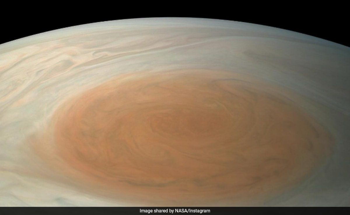 Juno NASA mengungkapkan gambar Bintik Merah Besar Jupiter yang menakjubkan: 