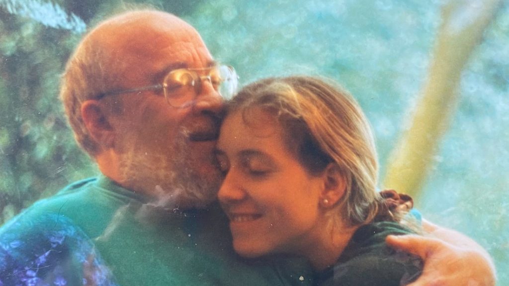 Setelah ayahnya meninggal, orang asing turun tangan: NPR