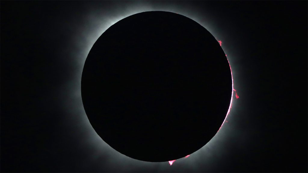 Apa sajakah titik merah yang muncul dari matahari saat terjadi gerhana?  – NBC 5 Dallas-Fort Worth