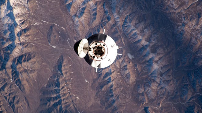 Pesawat luar angkasa SpaceX Dragon Freedom yang membawa empat orang awak Ax-3 mendekati Stasiun Luar Angkasa Internasional 260 mil di atas Tiongkok, di utara Himalaya.