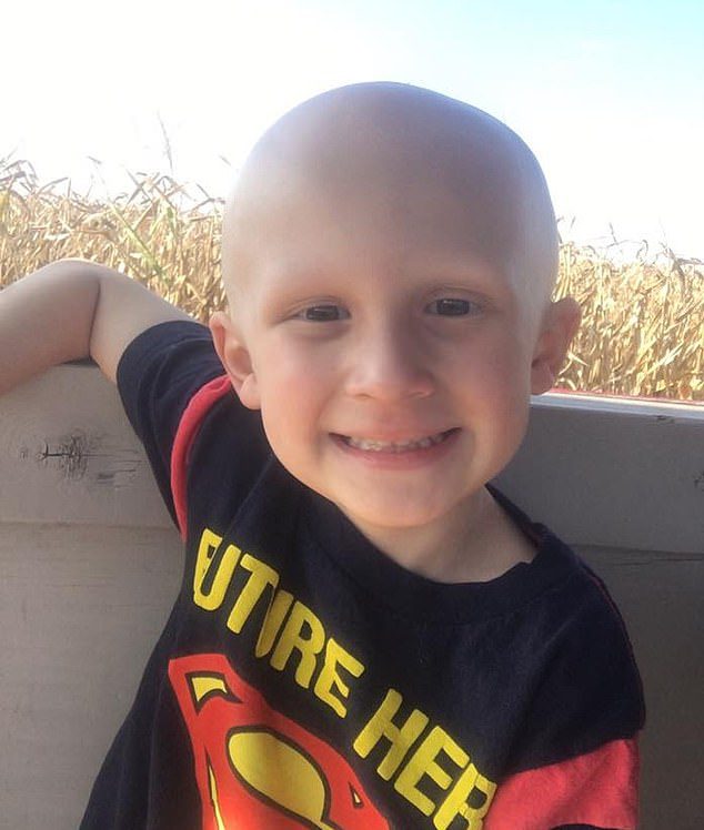Seorang ahli onkologi mengatakan kepada keluarga tersebut bahwa kanker yang diderita anak berusia empat tahun itu telah menyebar dan tumor besar menekan bronkus dan jantungnya hanya empat minggu setelah operasi dada terbuka.