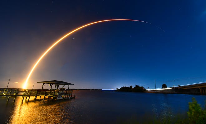 Roket SpaceX Falcon 9 diluncurkan pada misi Starlink 6-62 untuk meluncurkan konstelasi satelit Starlink ke orbit.  Roket tersebut diluncurkan dari Launch Complex 40 di Stasiun Angkatan Luar Angkasa Cape Canaveral pada pukul 22:35 EDT pada hari Rabu, 22 Mei.  Peluncuran tersebut didemonstrasikan di atas Laguna Sungai Indian di Distrik Kakao.