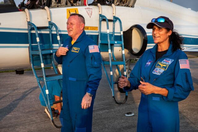 Komandan Starliner Butch Wilmore dan pilot Sonny Williams kembali ke Kennedy Space Center NASA awal pekan ini untuk mempersiapkan peluncuran.