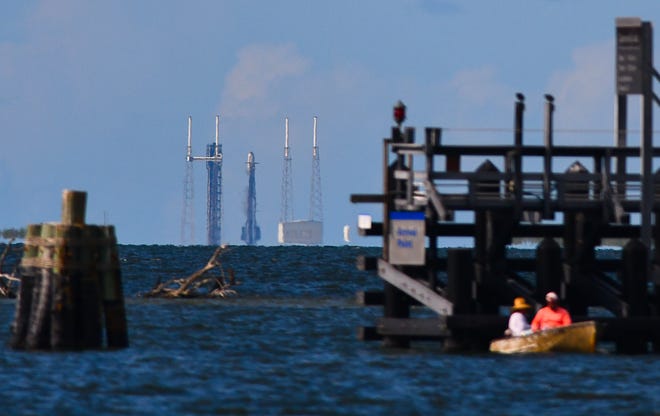 Roket SpaceX Falcon 9 berhenti bekerja setelah mesinnya menyala pada hari Jumat di Stasiun Angkatan Luar Angkasa Cape Canaveral.