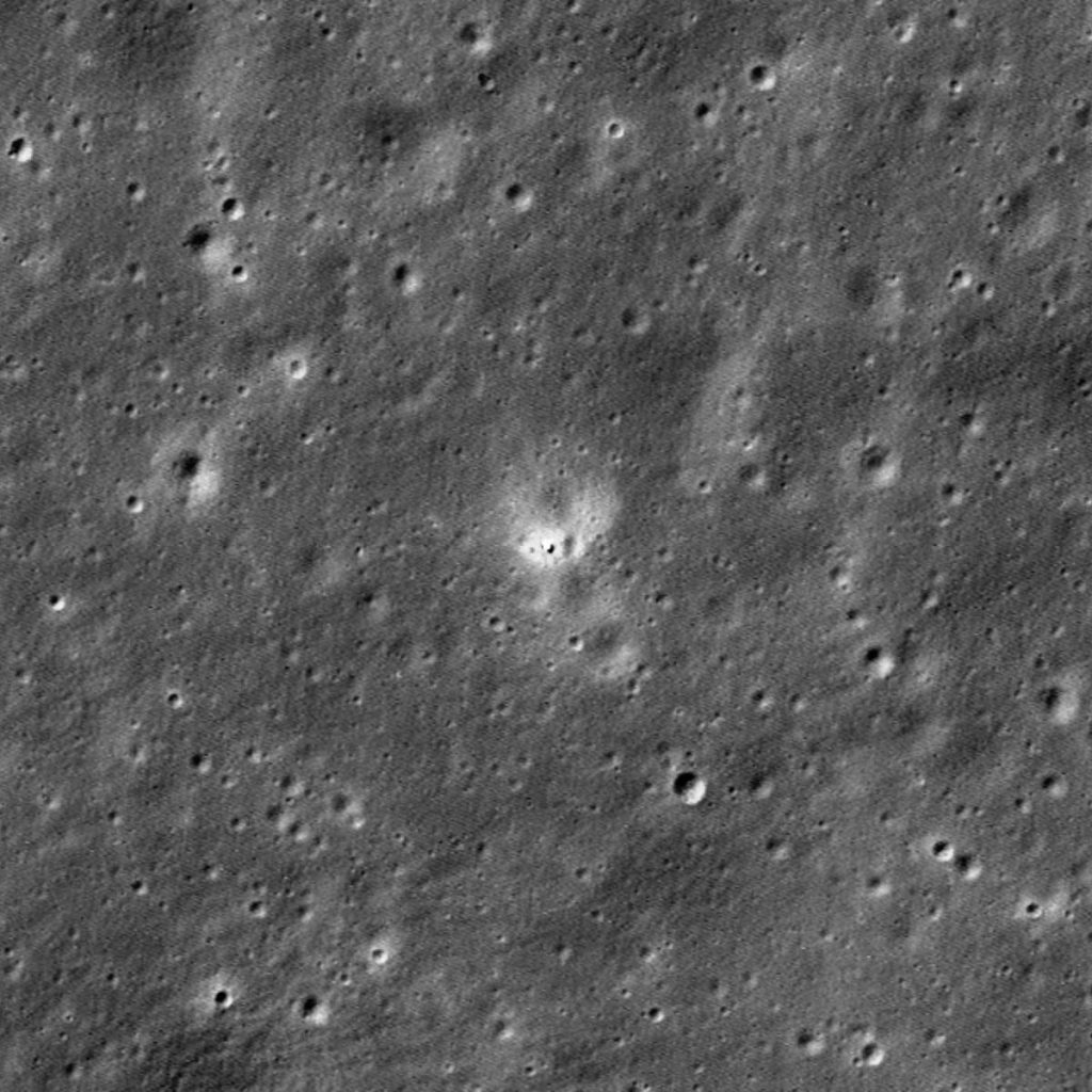 Lunar Reconnaissance Orbiter milik NASA memata-matai pesawat ruang angkasa Chang'e 6 milik Tiongkok di sisi jauh bulan