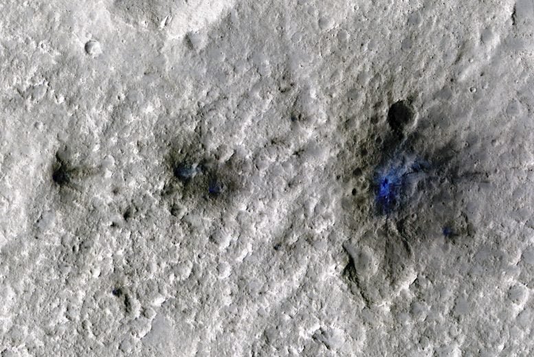 Meteorit menabrak kawah di Mars