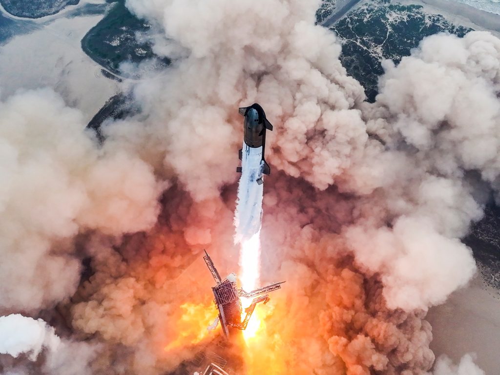 Pesawat ruang angkasa SpaceX menyelesaikan uji penerbangan penuh pertama setelah selamat masuk kembali |  Berita luar angkasa