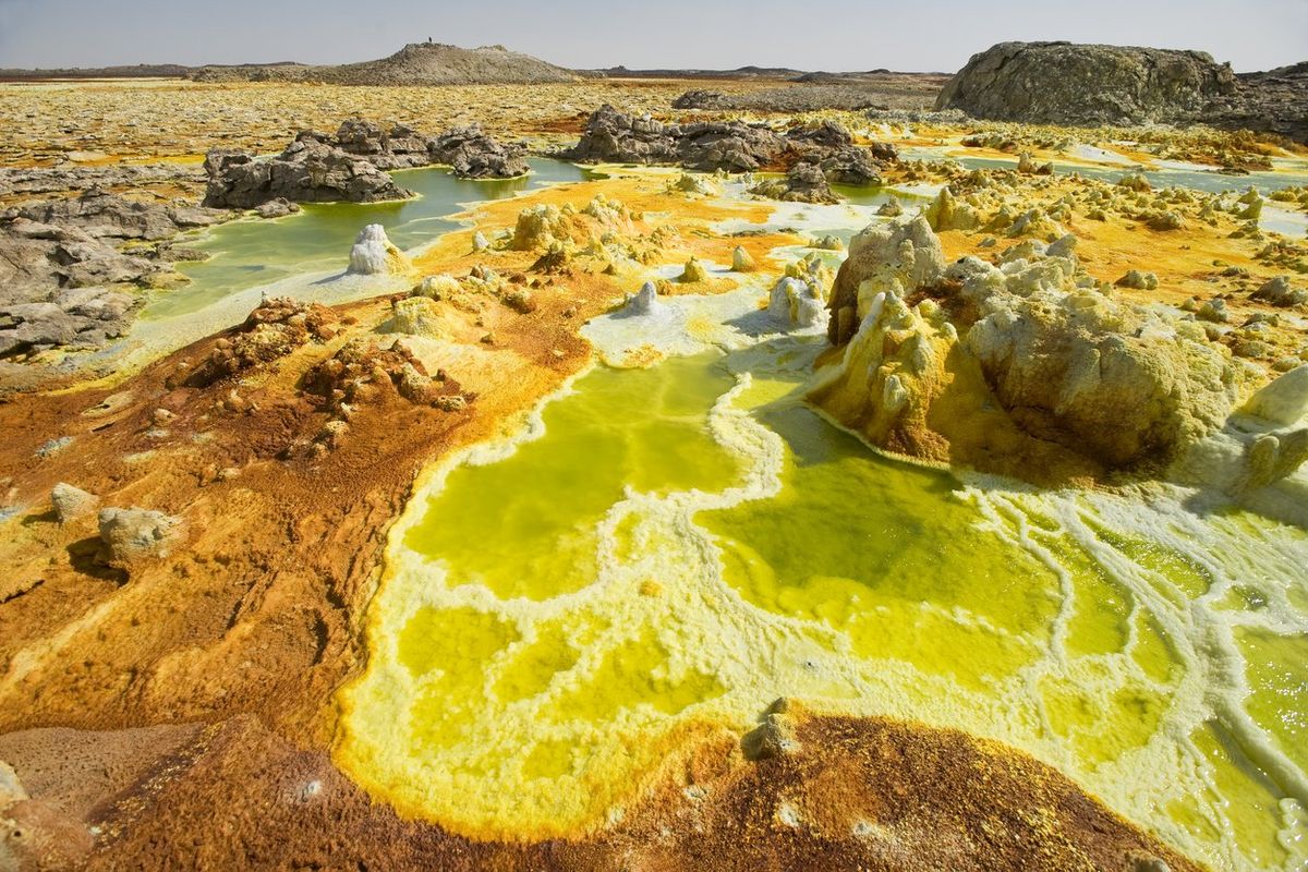 Pemandangan kawah ledakan gunung berapi Dallol, Depresi Danakil, Ethiopia 