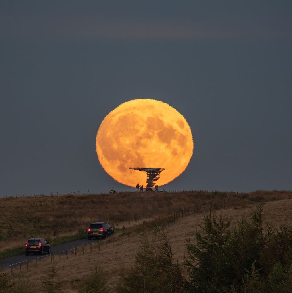 Gambar Super Harvest Moon dan Gerhana Bulan September 2024