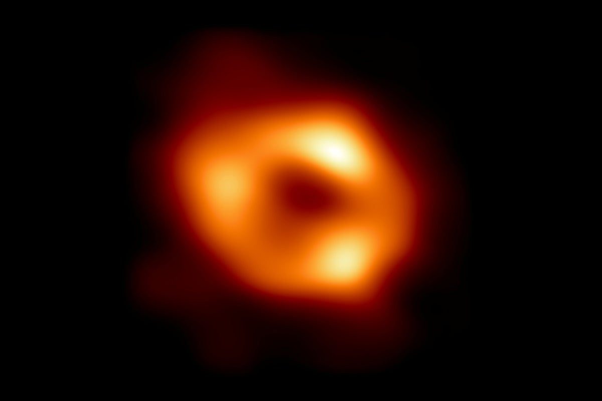 Ini adalah gambar pertama Sagitarius A* (atau disingkat Sgr A*), lubang hitam supermasif di pusat galaksi kita. Itu ditangkap oleh teleskop Event Horizon