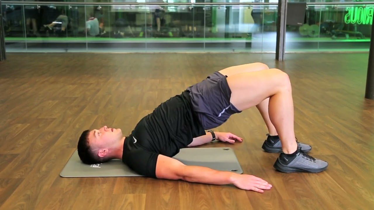 Bagaimana melakukan jembatan gluteal | Demo latihan - YouTube