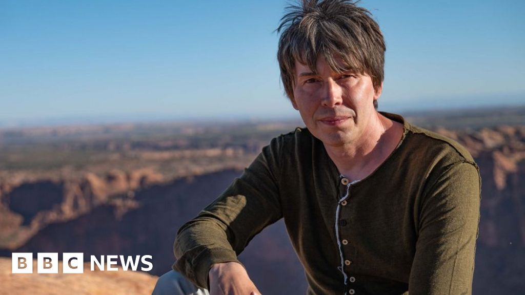 “Spesies manusia perlu berkembang melampaui Bumi,” kata Profesor Brian Cox.